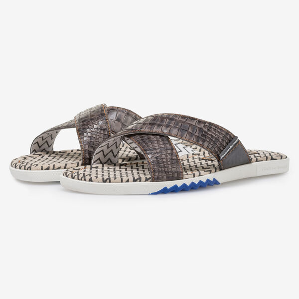 Donkergrijze nubuckleren kruisband slipper met print