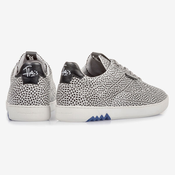 Witte kalfsleren sneaker met zwarte print