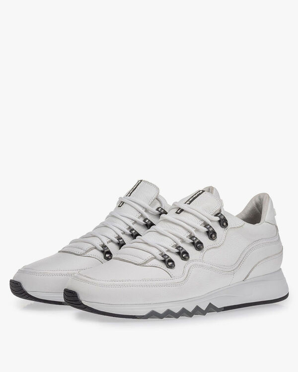 Sneaker with structured pattern white