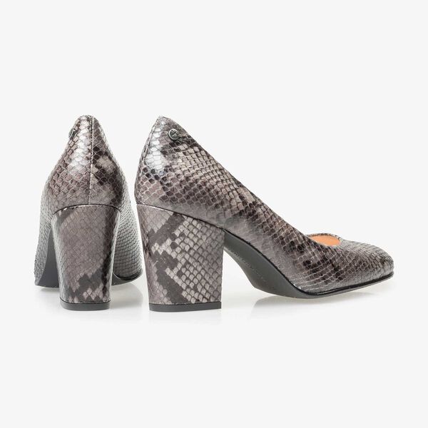 Grijze leren pump met snakeprint