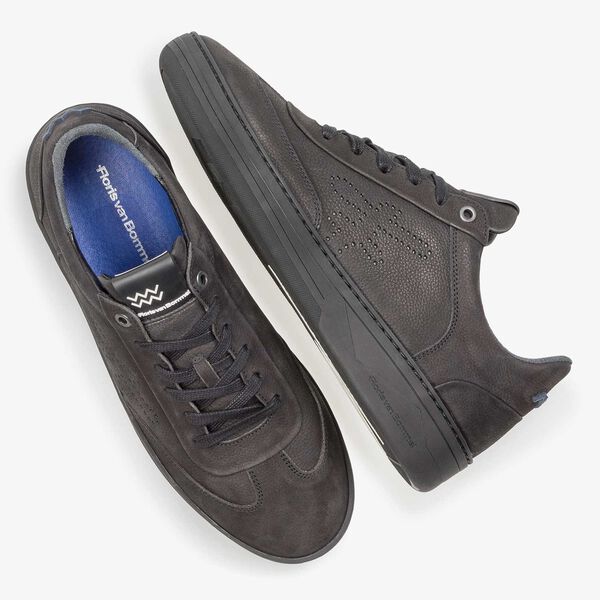 Zwarte nubuckleren sneaker met print