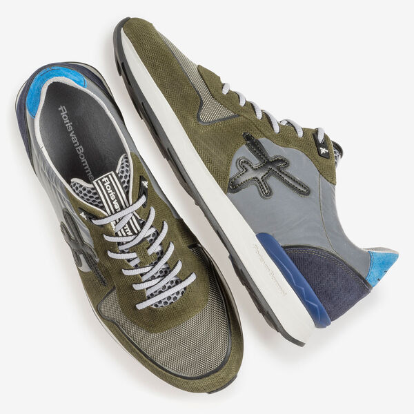 Olijfgroene su&egrave;de sneaker met print