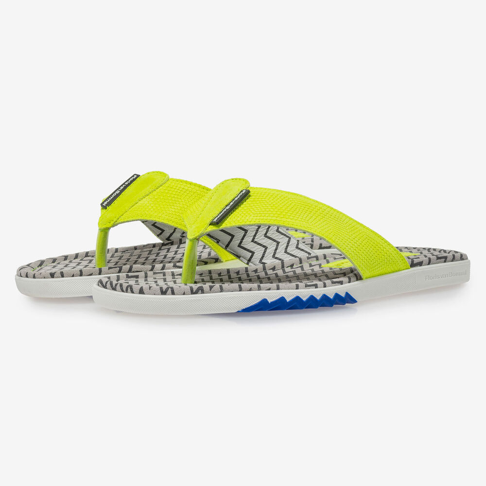 Gele su&egrave;de teenslipper met print