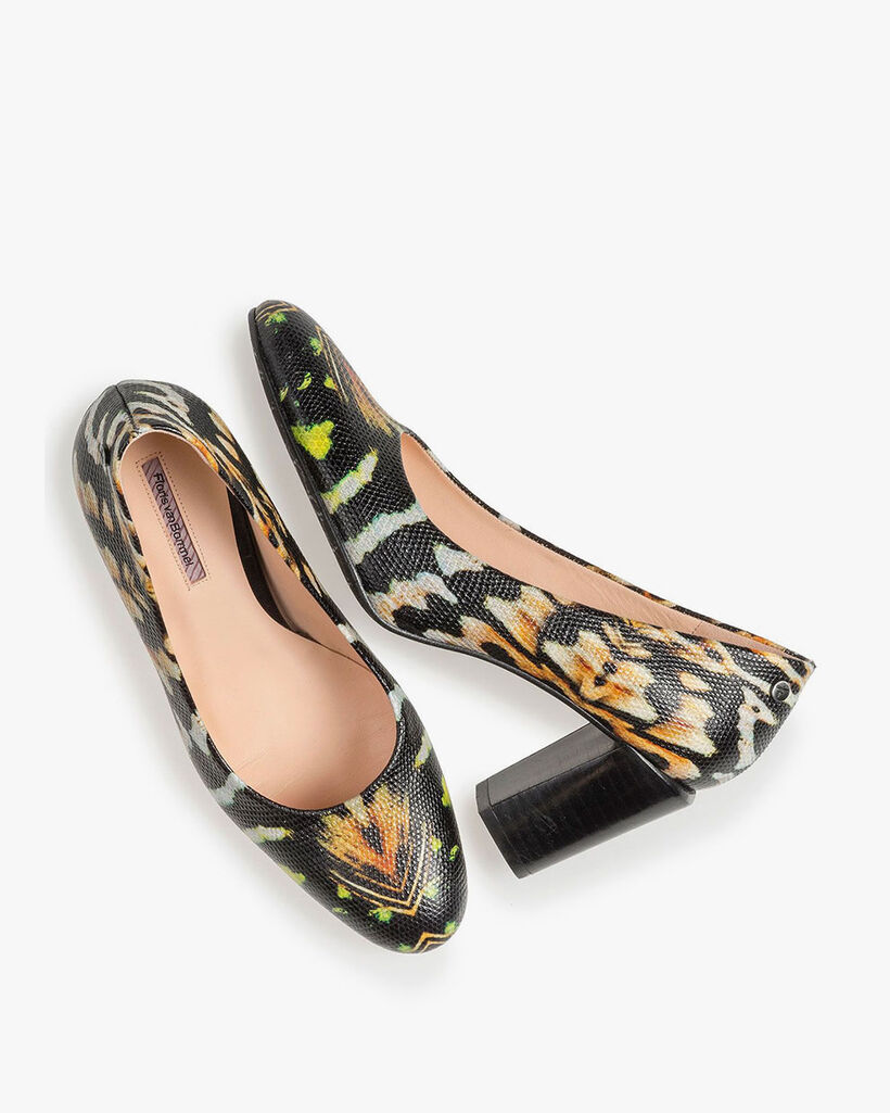 Black leather pumps print