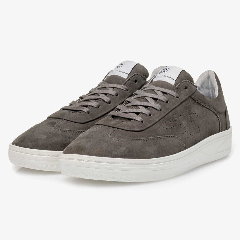Donkergrijze nubuckleren sneaker