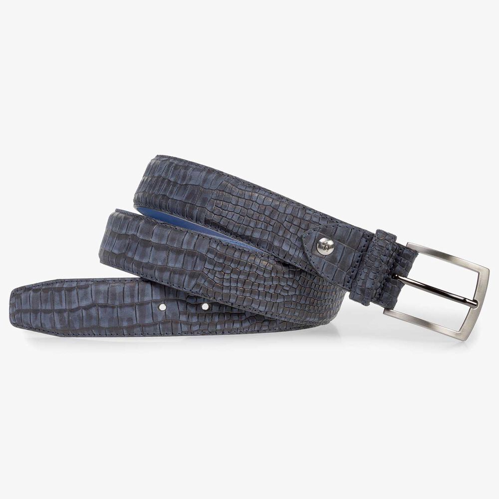 Donkerblauwe nubuckleren riem met crocoprint