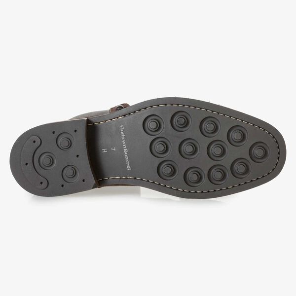 Donkerbruine su&egrave;de veterboot