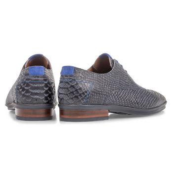 Donkerblauwe nubuckleren veterschoen met snakeprint