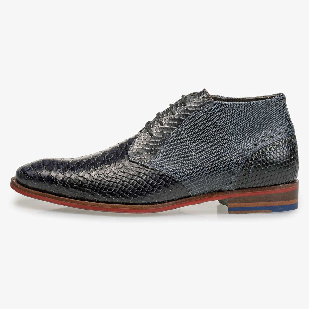 Halfhoge blauwe leren veterschoen met snakeprint