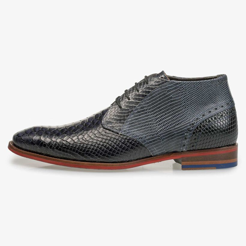 Halfhoge blauwe leren veterschoen met snakeprint