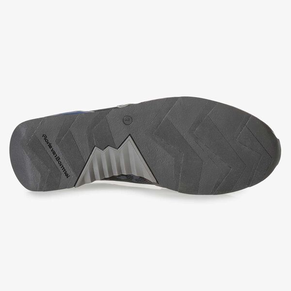 Donkergrijze su&egrave;de sneaker met print