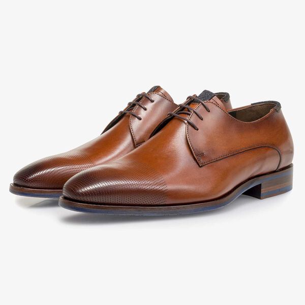Kalfsleren veterschoen cognac met lasering