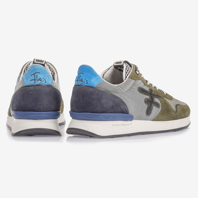 Olijfgroene su&egrave;de sneaker met print