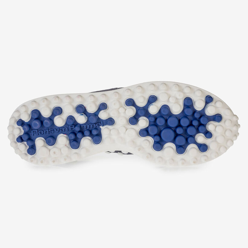 Blauwe su&egrave;de sneaker met print