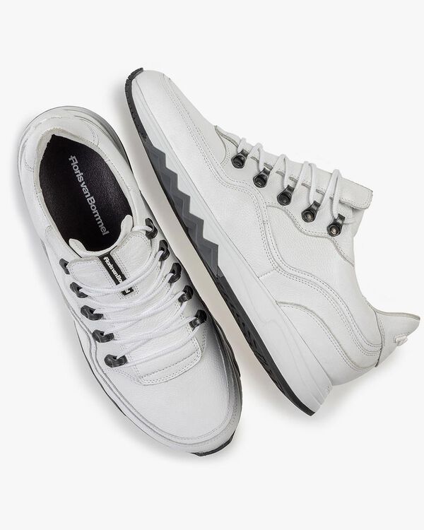 Sneaker with structured pattern white