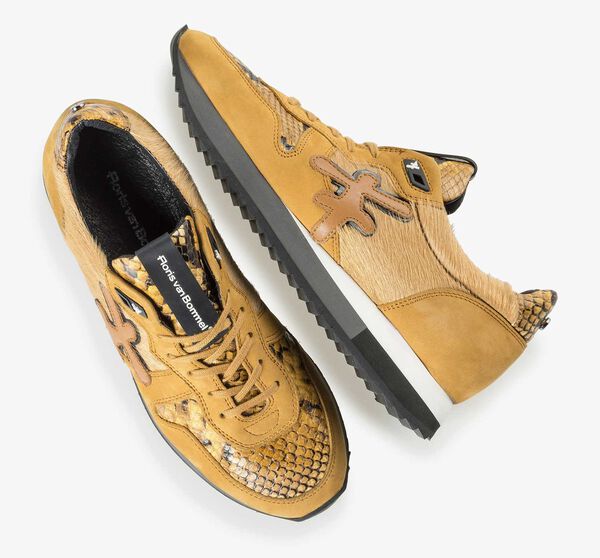 Okergele leren sneaker met ponyhair
