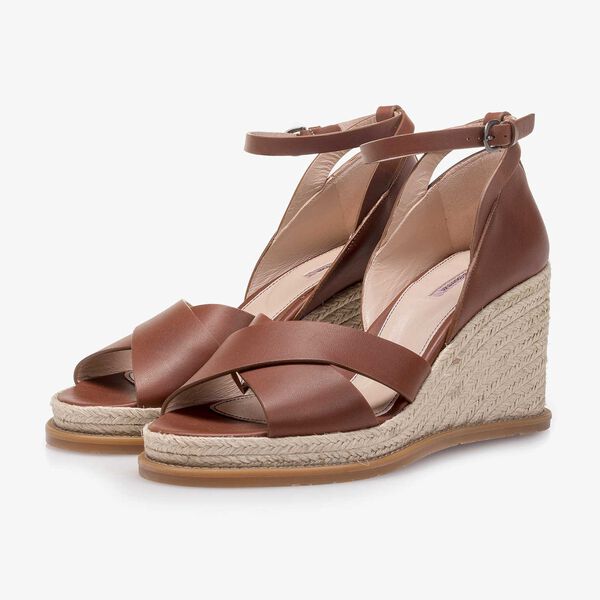 Leren sandaal met sleehak cognac
