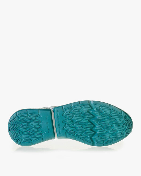 Blauwe su&egrave;de sneaker met metallicprint
