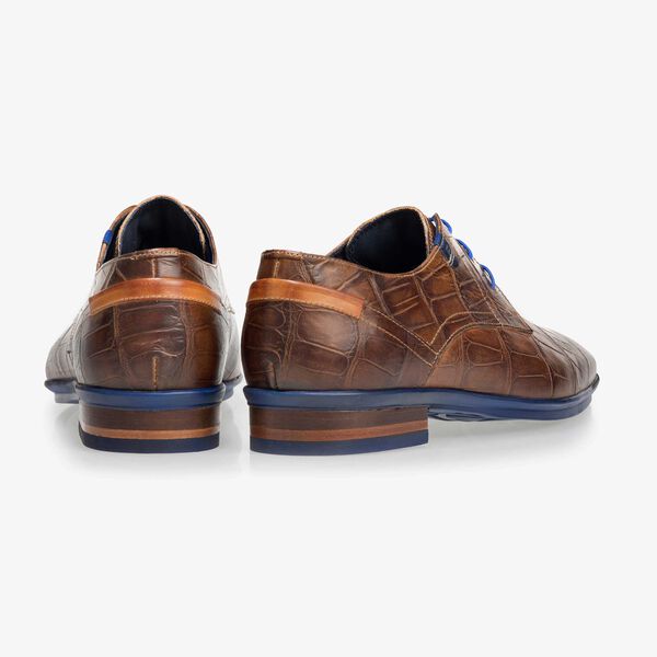 Bruine leren veterschoen met crocoprint