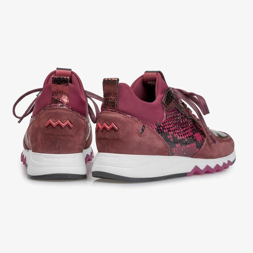 Rode su&egrave;de sneaker met snakeprint