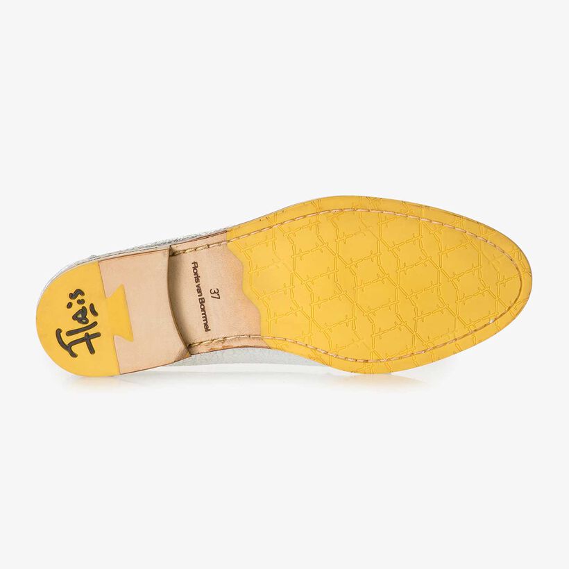 Zilveren metallic leren loafer met craquel&eacute; effect