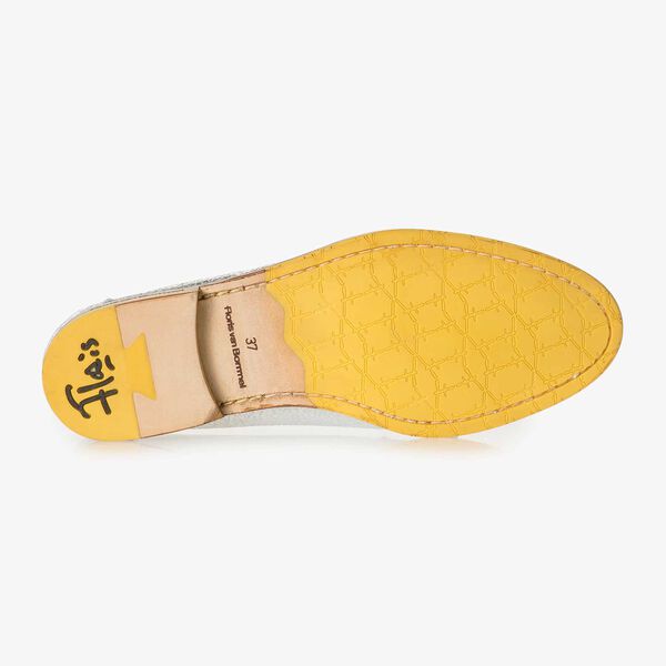 Zilveren metallic leren loafer met craquel&eacute; effect