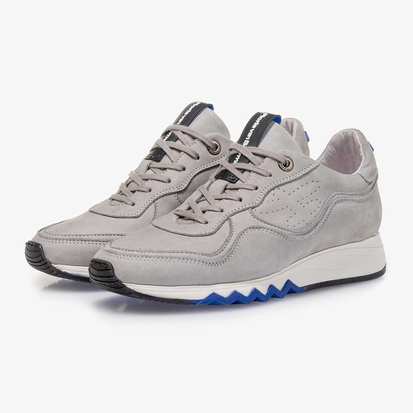 Lichtgrijze nubuckleren sneaker