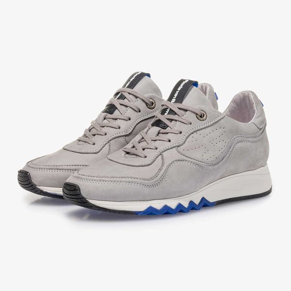 Lichtgrijze nubuckleren sneaker
