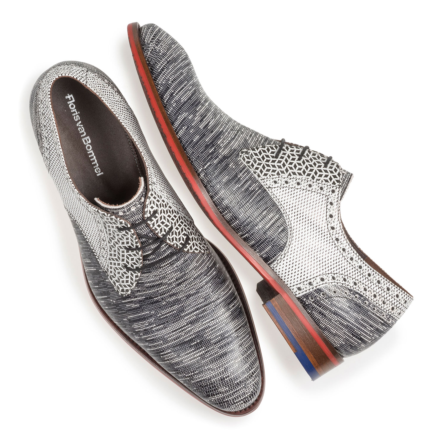 18107/04 - Zwart/witte veterschoen met lizardprint 18107/04 - Zwart/witte veterschoen met lizardprint