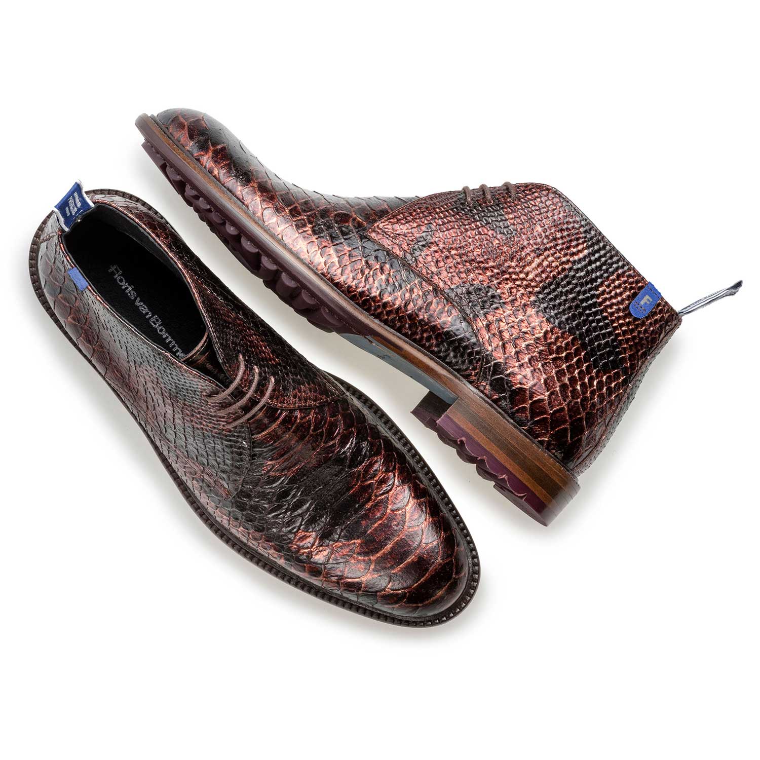 10203/10 - Roodbruine veterboot met snakeprint 10203/10 - Roodbruine veterboot met snakeprint
