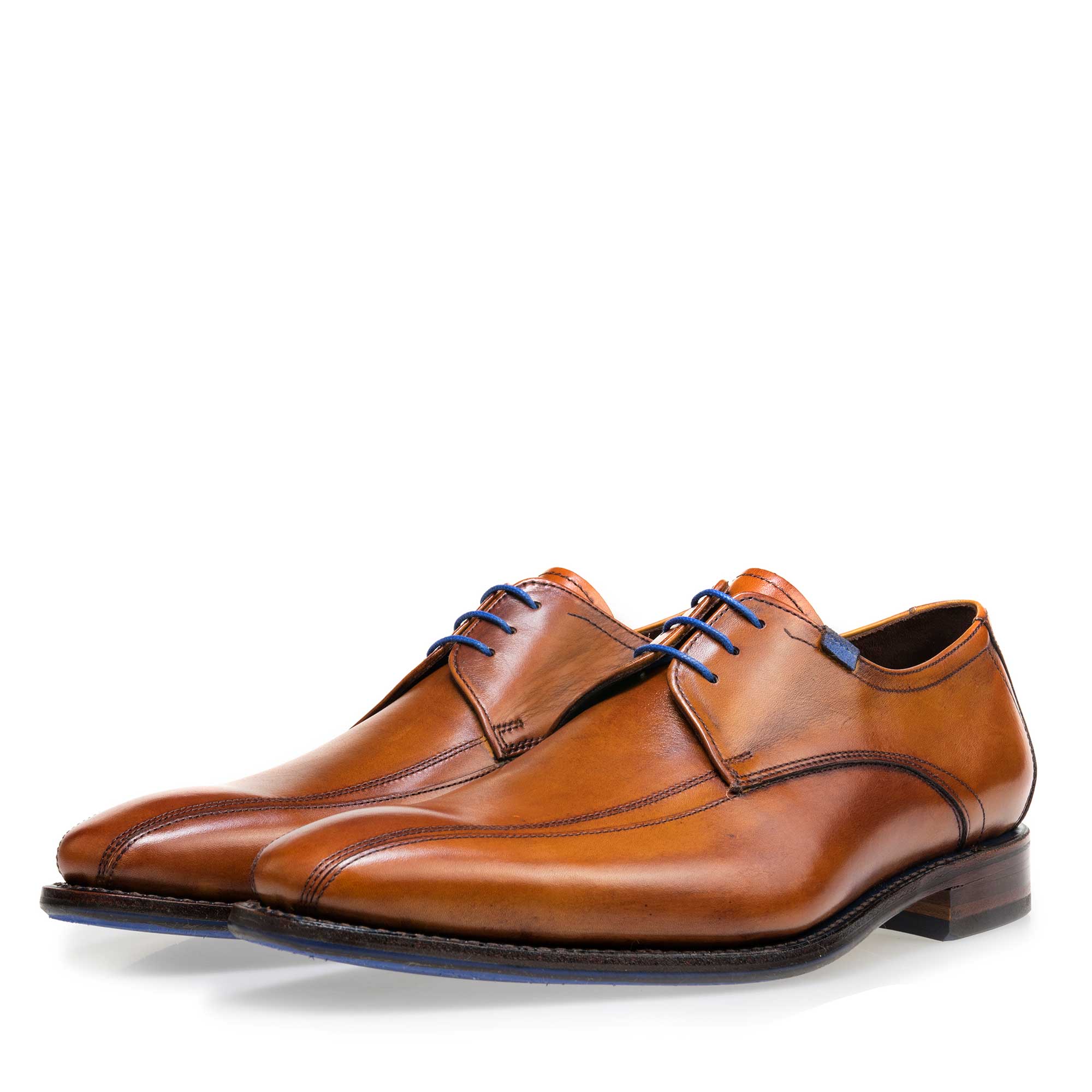 14470/00 - Cognackleurige kalfsleren veterschoen 14470/00 - Cognackleurige kalfsleren veterschoen