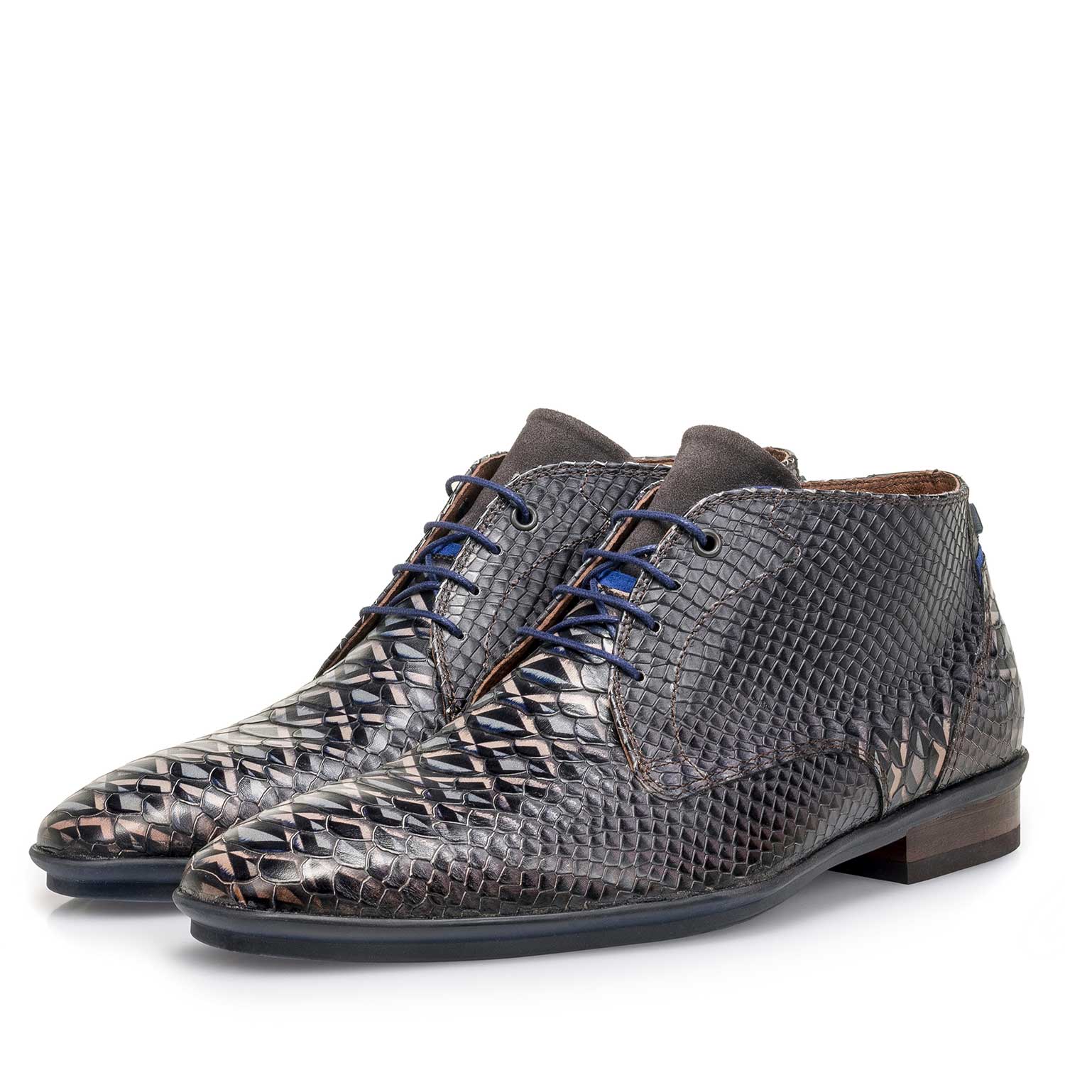 10475/04 - Donkergrijze kalfsleren veterschoen met snakeprint 10475/04 - Donkergrijze kalfsleren veterschoen met snakeprint