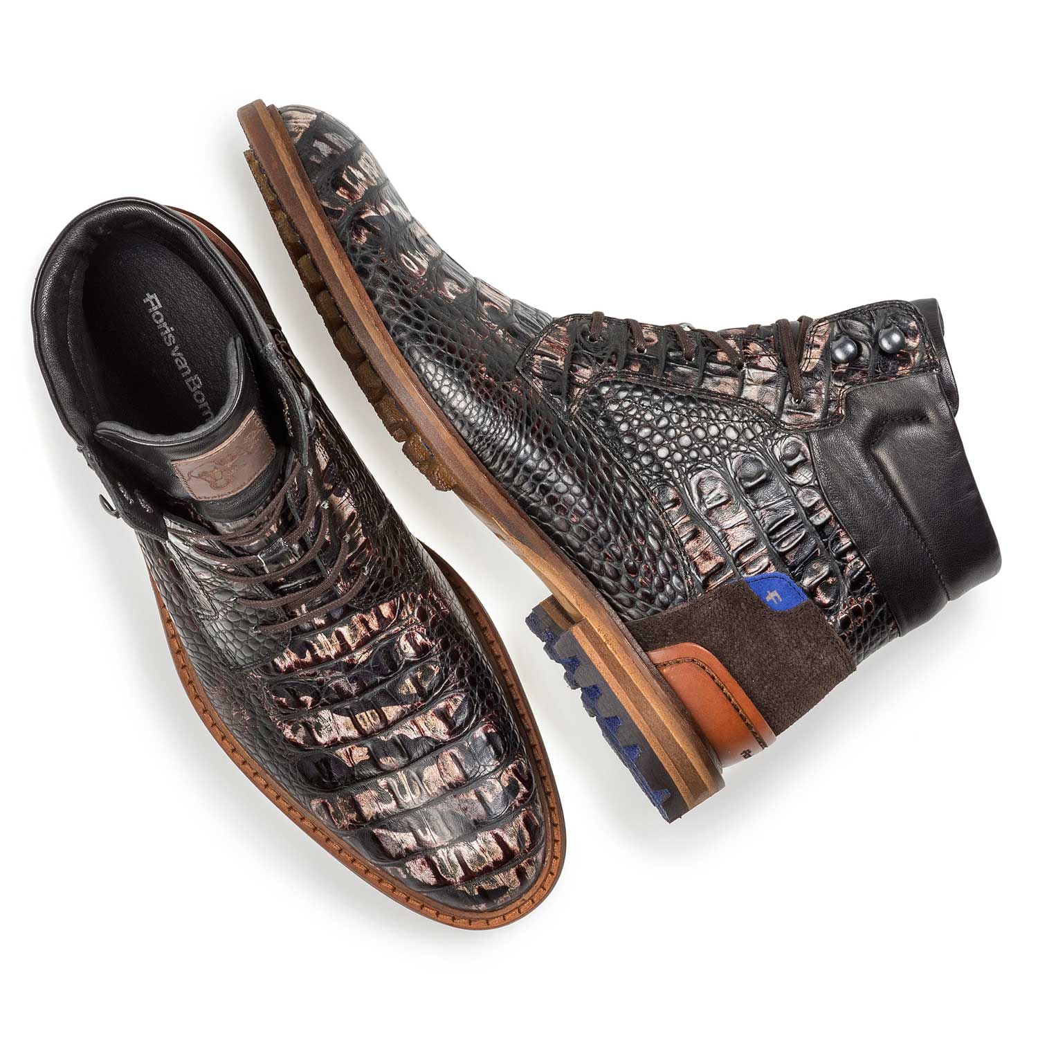 10234/18 - Donkerbruine leren veterboot met crocoprint 10234/18 - Donkerbruine leren veterboot met crocoprint