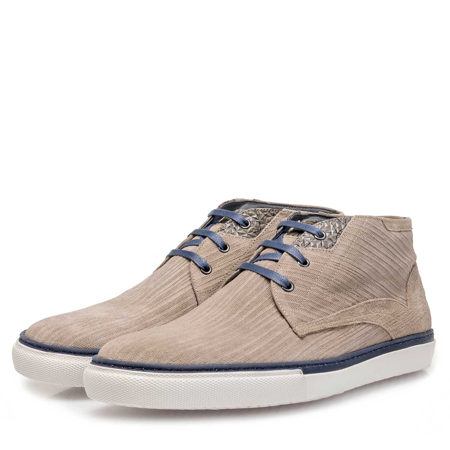 10079/07 - Kalfssuède veterschoen taupe met streepdessin 10079/07 - Kalfssuède veterschoen taupe met streepdessin