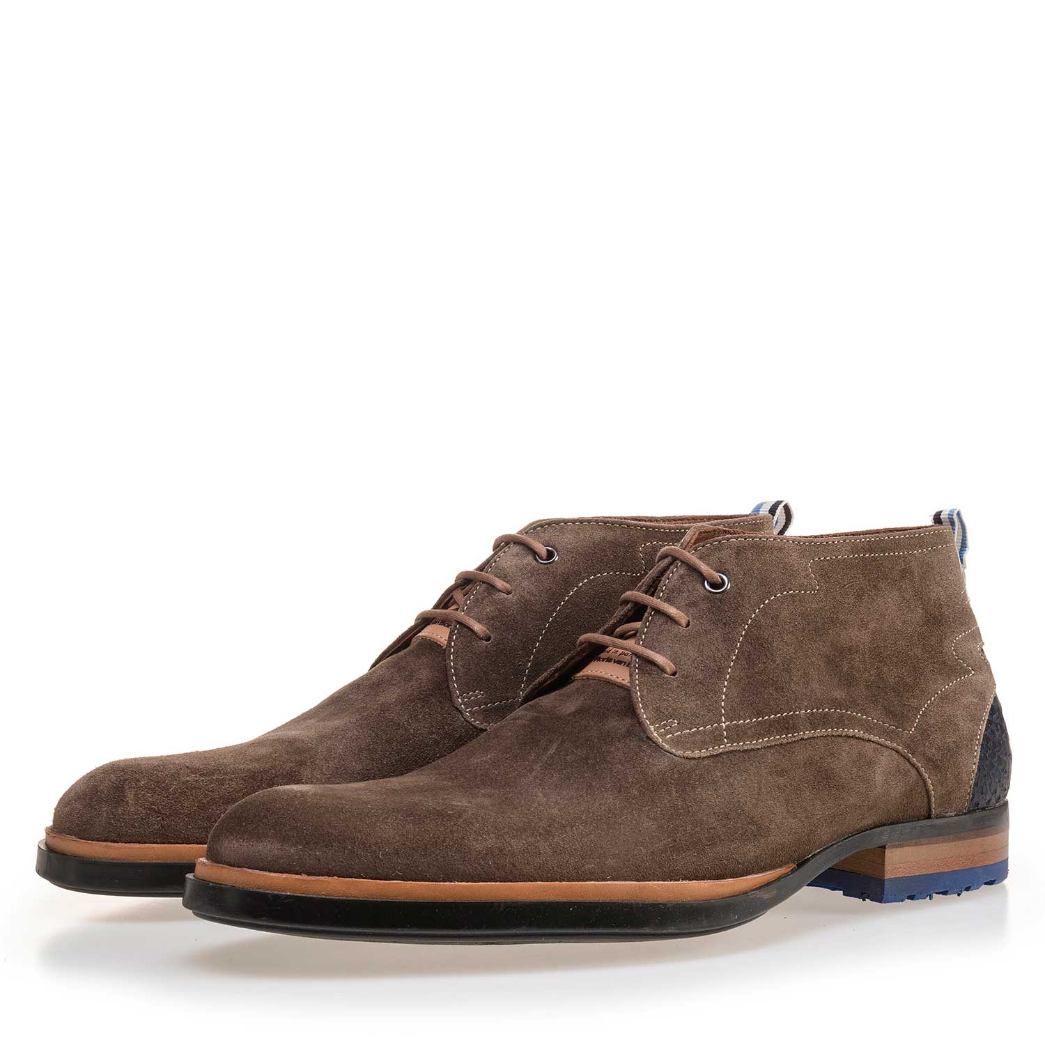 10947/13 - Veterboot van suède donkertaupe 10947/13 - Veterboot van suède donkertaupe