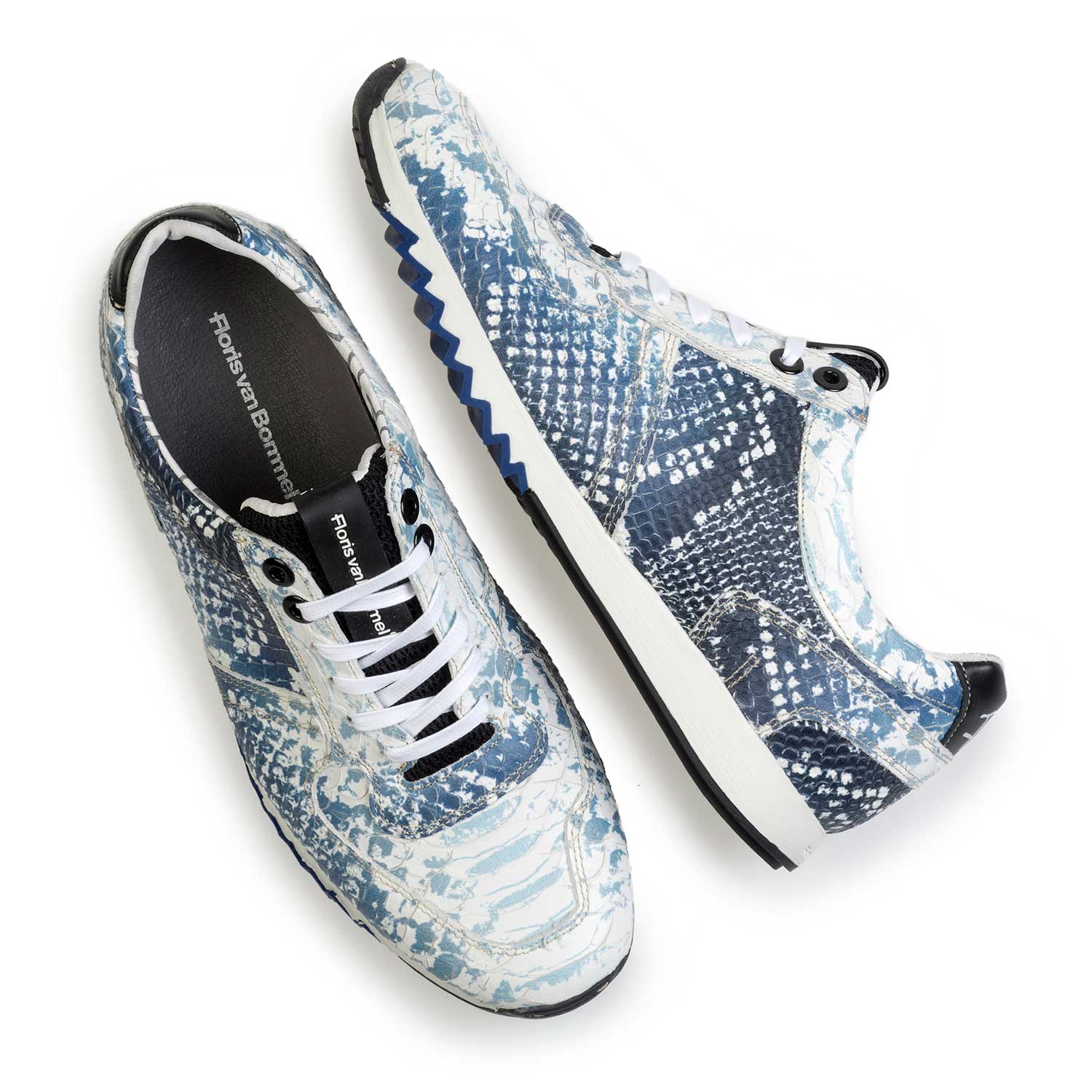 16227/14 - Donkerblauwe sneaker met snakeprint 16227/14 - Donkerblauwe sneaker met snakeprint