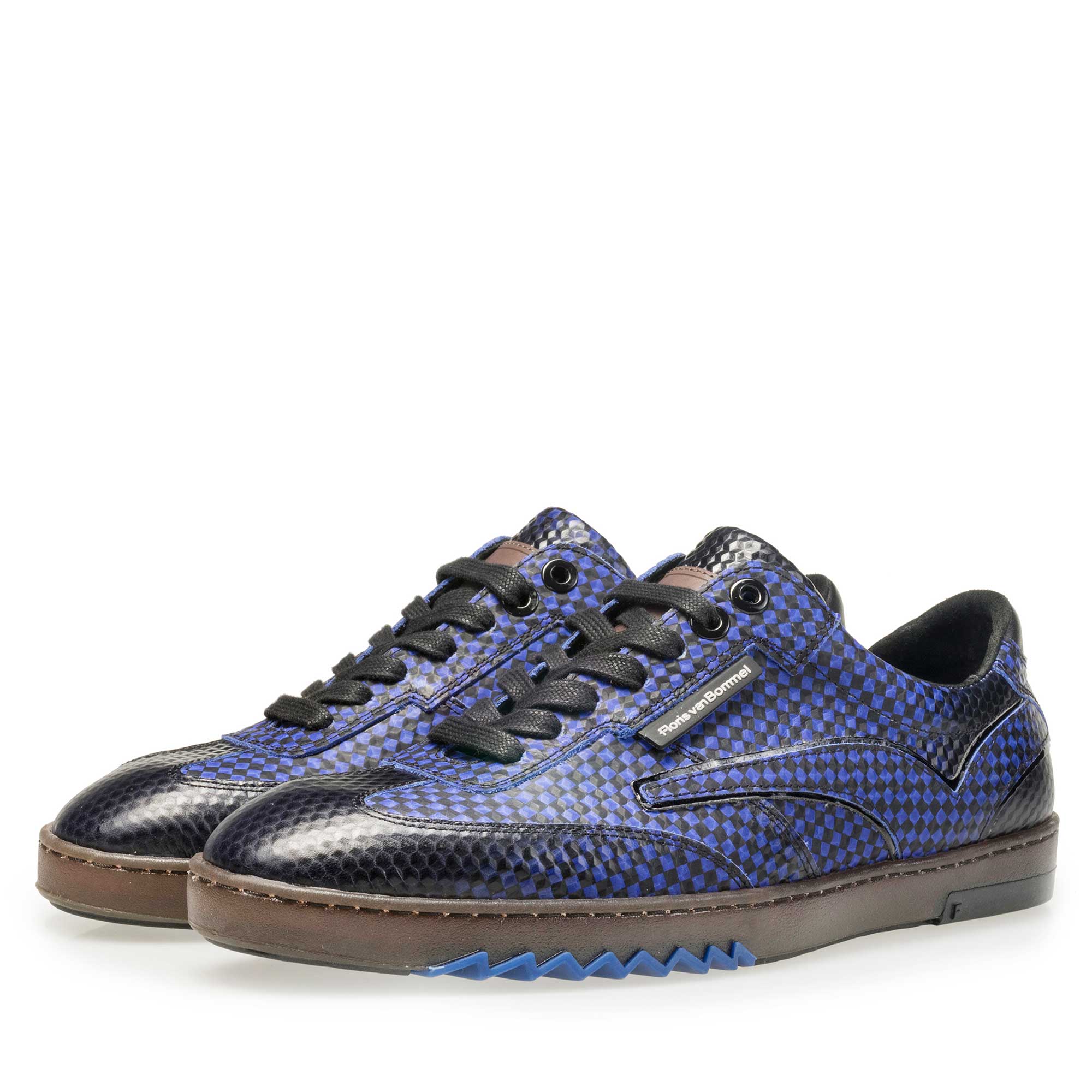 16074/22 - Floris van Bommel men’s electric blue sneaker finished with a black print 16074/22 - Floris van Bommel men’s electric blue sneaker finished with a black print