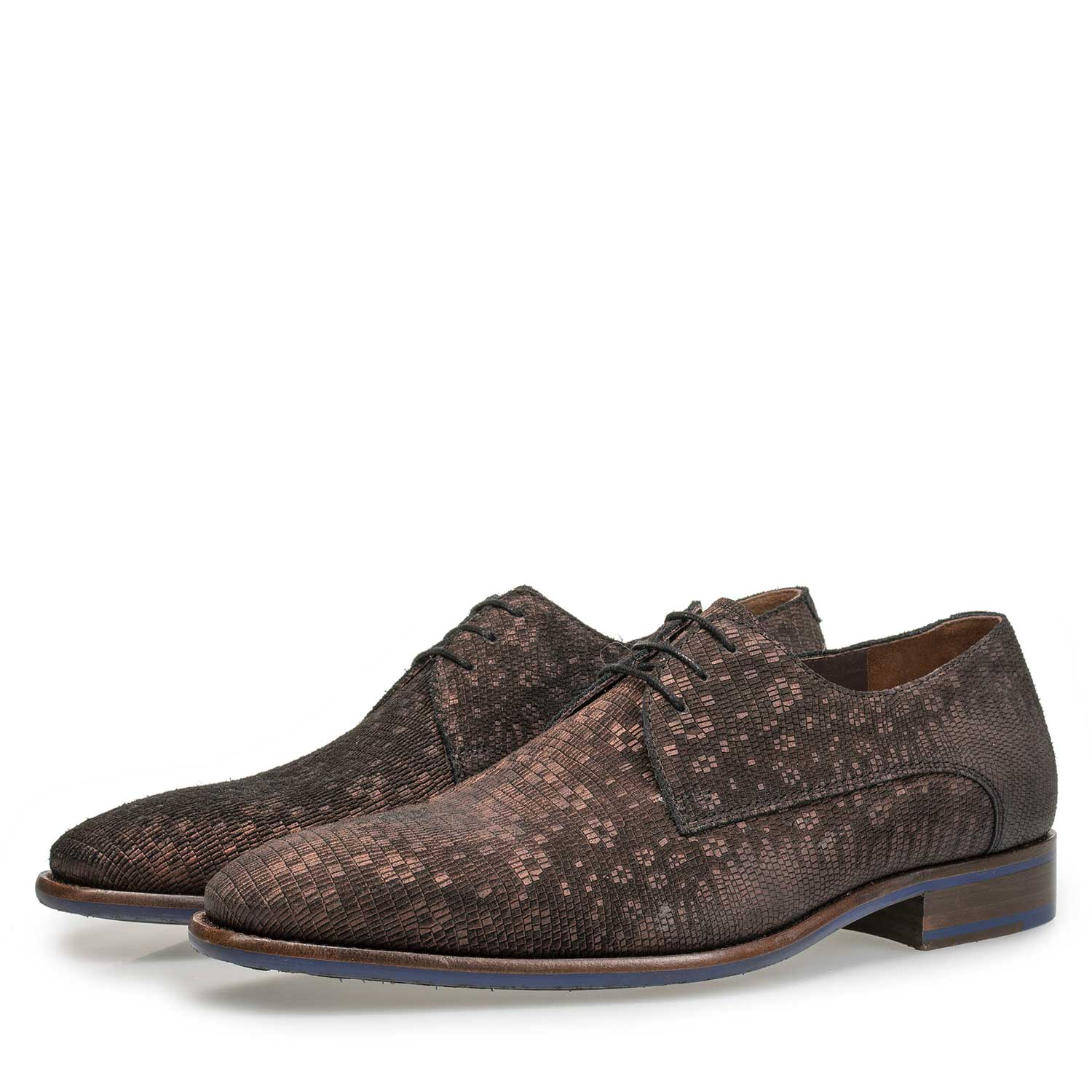 18078/00 - Brown lace shoe with structural pattern 18078/00 - Brown lace shoe with structural pattern