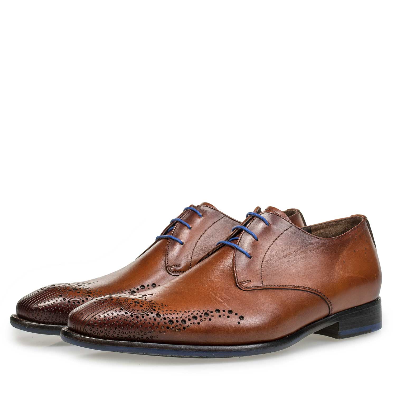 18075/00 - Cognac veterschoen met brogue details 18075/00 - Cognac veterschoen met brogue details