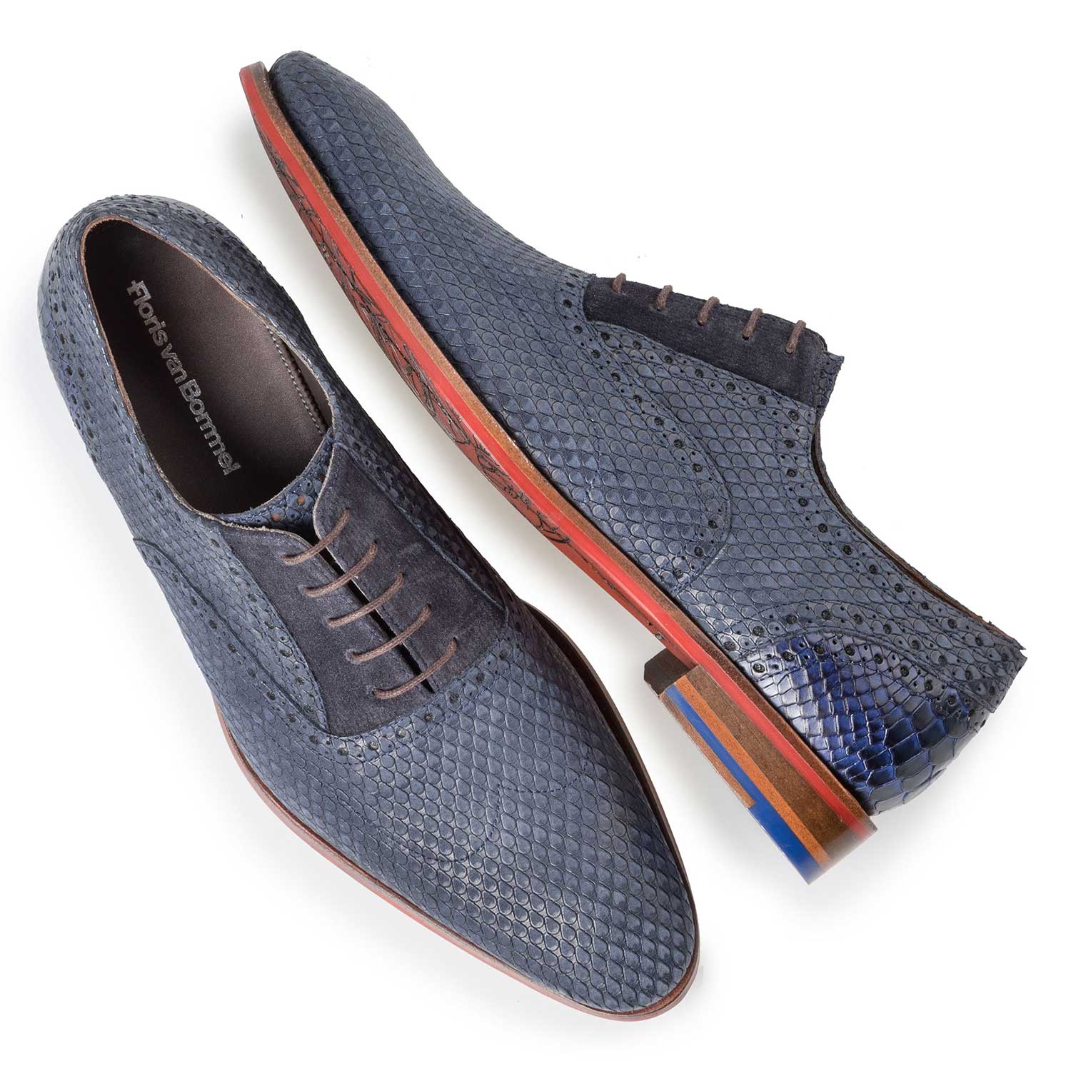 19119/01 - Blauwe nubuckleren veterschoen met snakeprint 19119/01 - Blauwe nubuckleren veterschoen met snakeprint