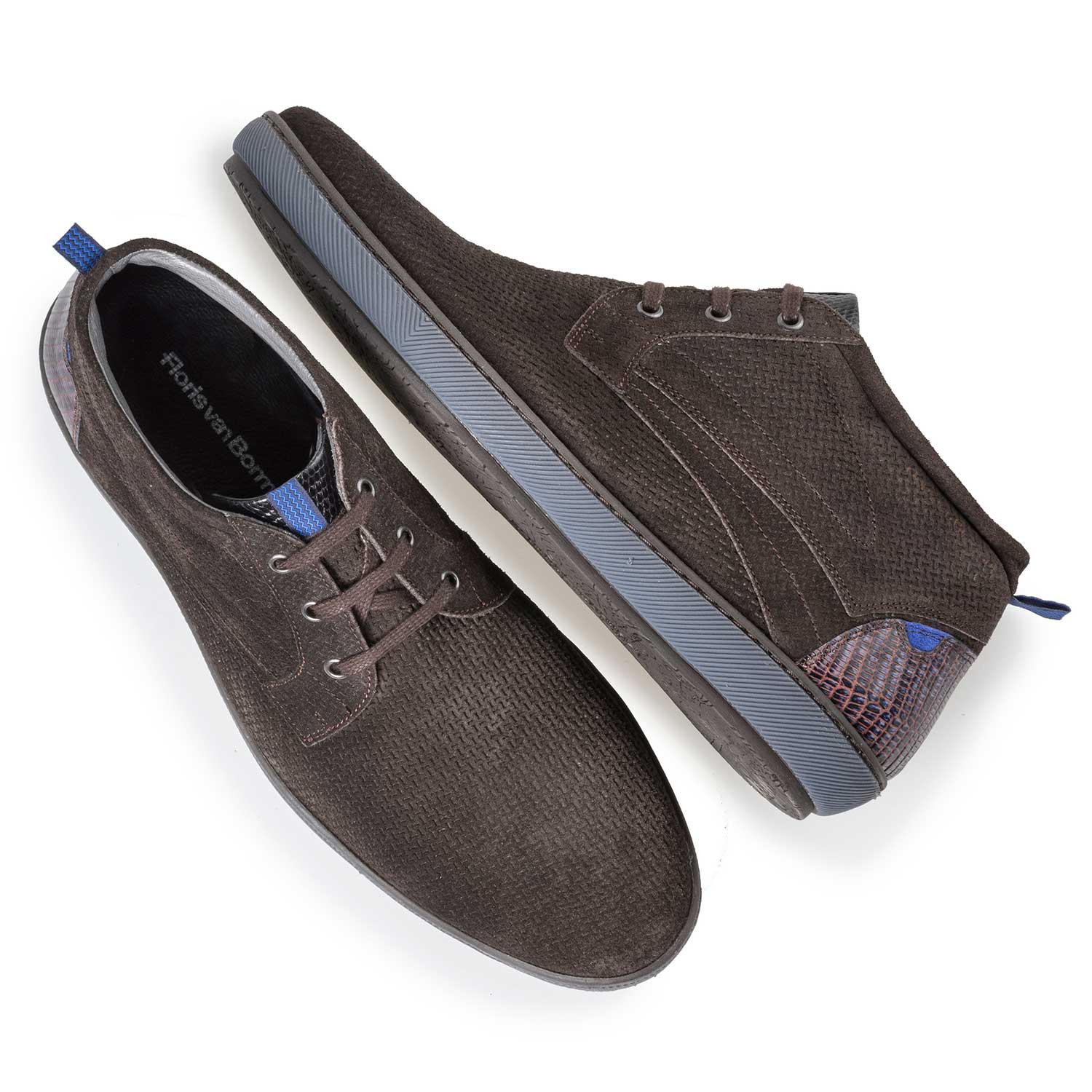 10074/02 - Halfhoge donkerbruine veterboot met dessin 10074/02 - Halfhoge donkerbruine veterboot met dessin