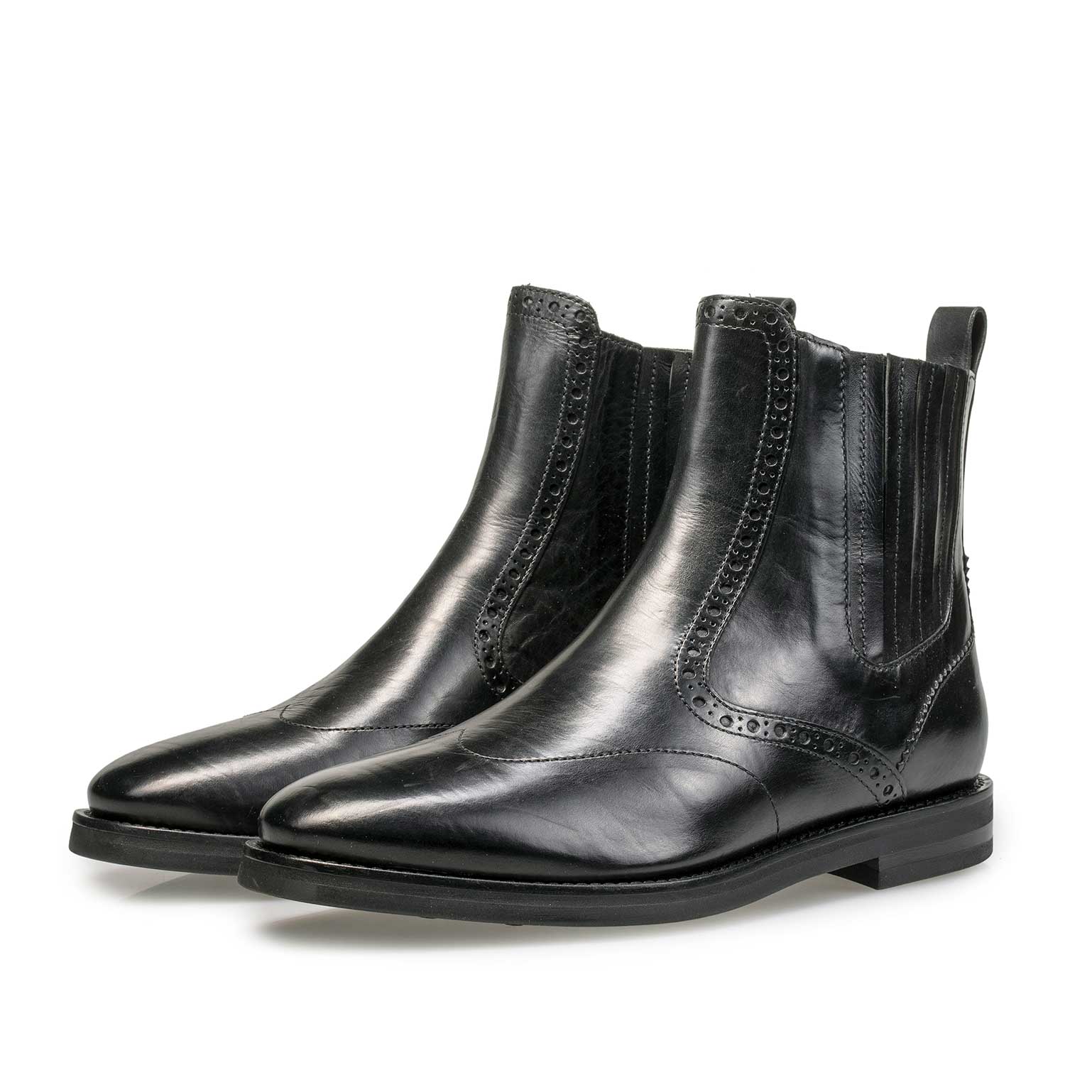 85604/02 - Zwarte kalfsleren chelsea boot met broguedetails 85604/02 - Zwarte kalfsleren chelsea boot met broguedetails