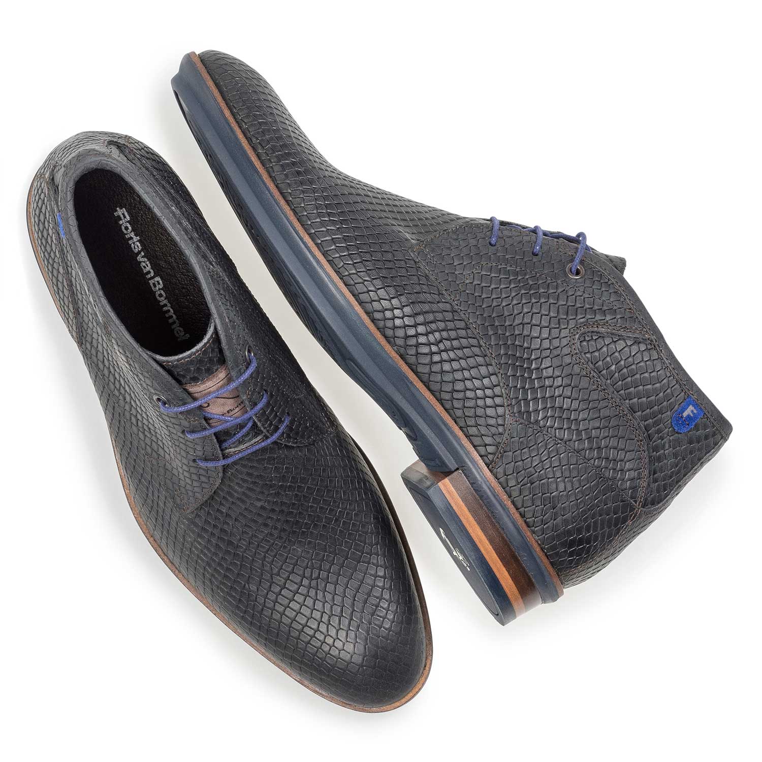 10156/21 - Zwarte leren veterschoen met snakeprint 10156/21 - Zwarte leren veterschoen met snakeprint