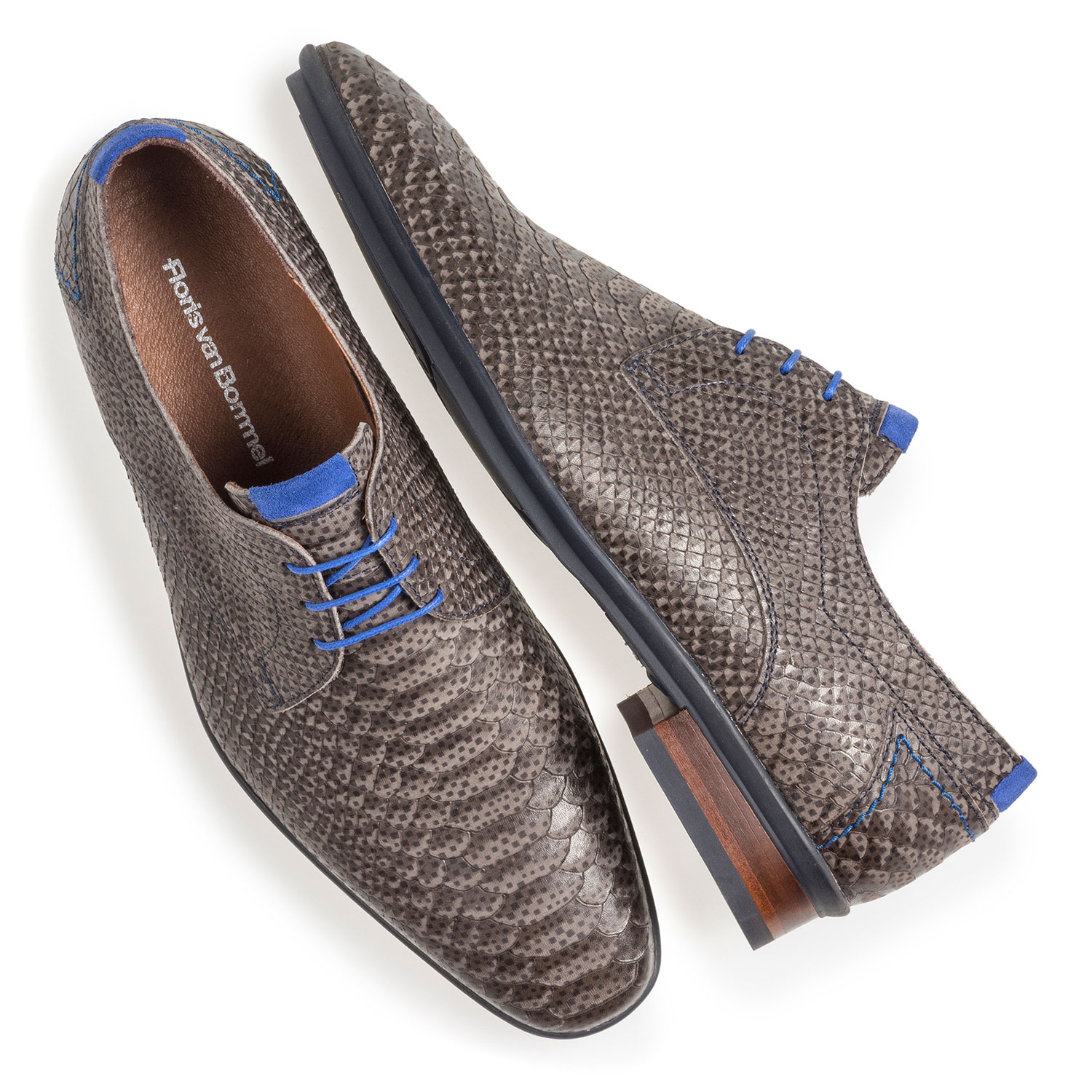 18441/18 - Donkergrijze nubuckleren veterschoen met snakeprint 18441/18 - Donkergrijze nubuckleren veterschoen met snakeprint