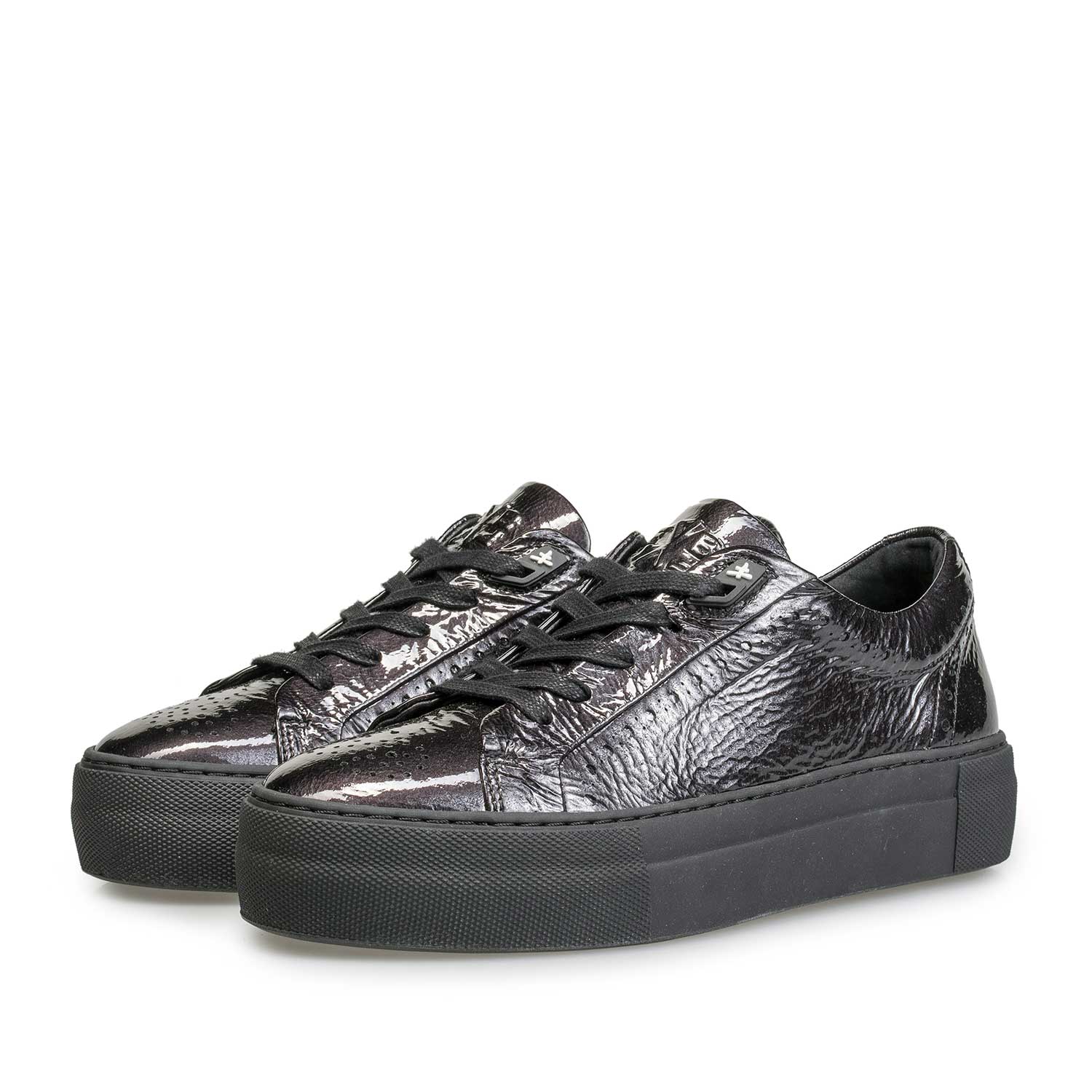 85253/04 - Black patent leather sneaker with wrinkle effect 85253/04 - Black patent leather sneaker with wrinkle effect