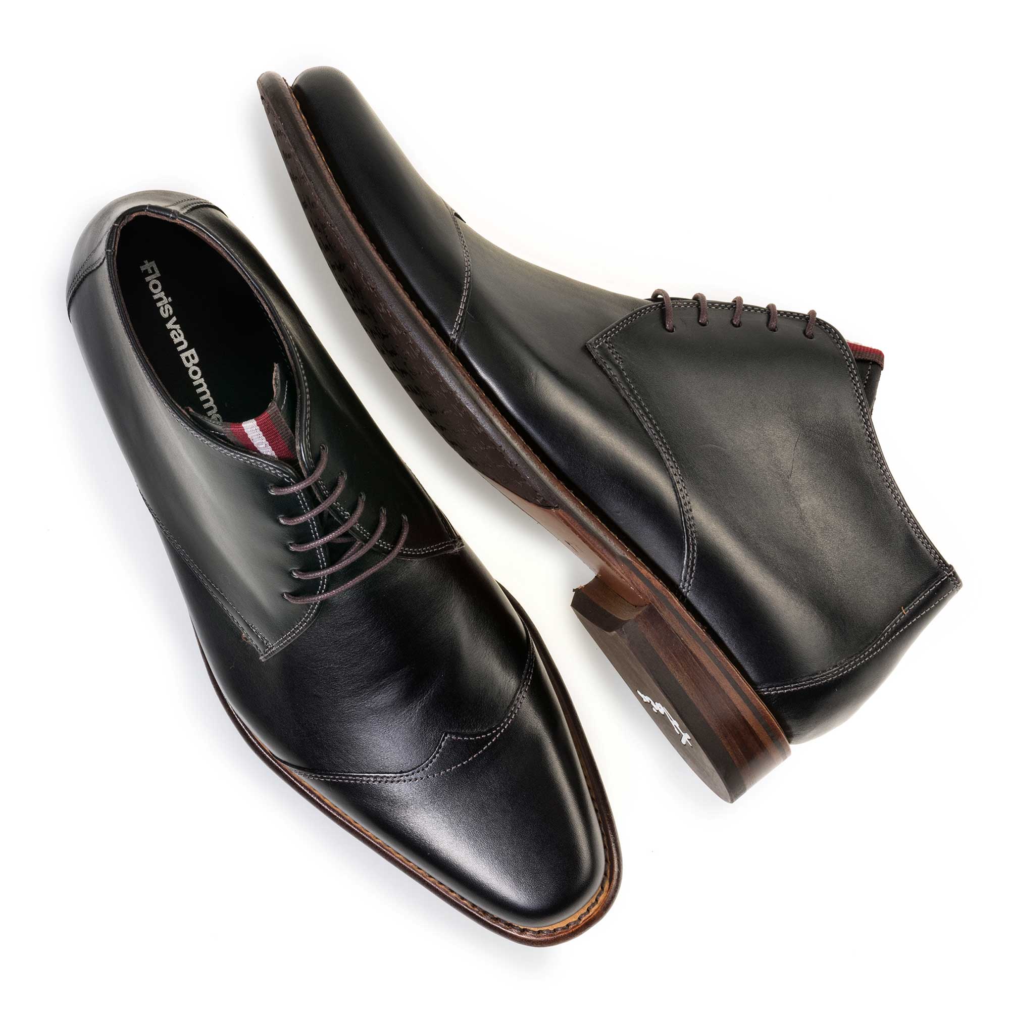 10077/00 - Black mid-high leather lace boot 10077/00 - Black mid-high leather lace boot