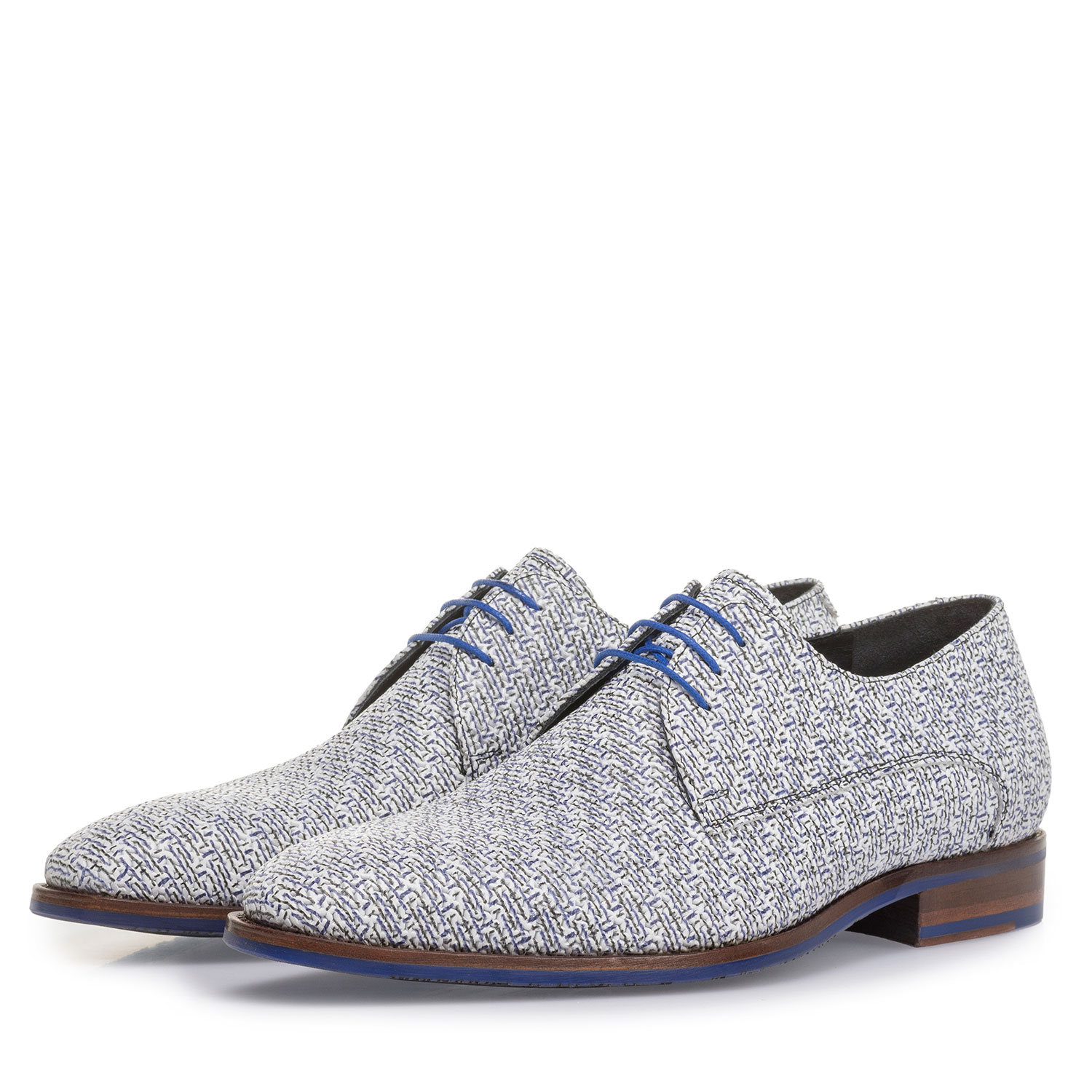 18346/00 - Witte leren veterschoen met blauwe print 18346/00 - Witte leren veterschoen met blauwe print