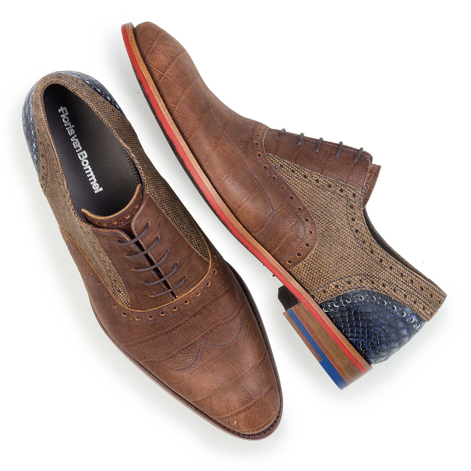 19104/06 - Cognackleurige leren veterschoen met crocoprint 19104/06 - Cognackleurige leren veterschoen met crocoprint