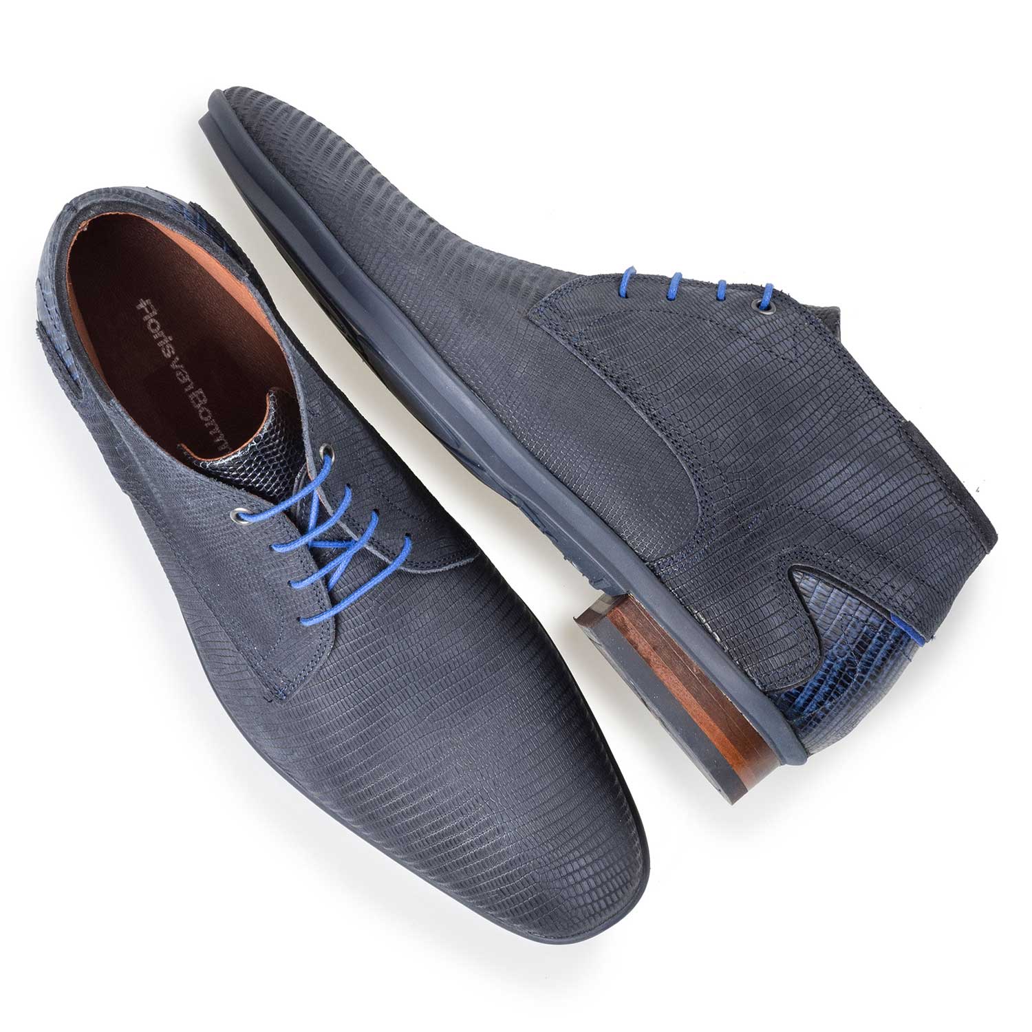 10131/02 - Blauwe nubuckleren veterschoen met print 10131/02 - Blauwe nubuckleren veterschoen met print