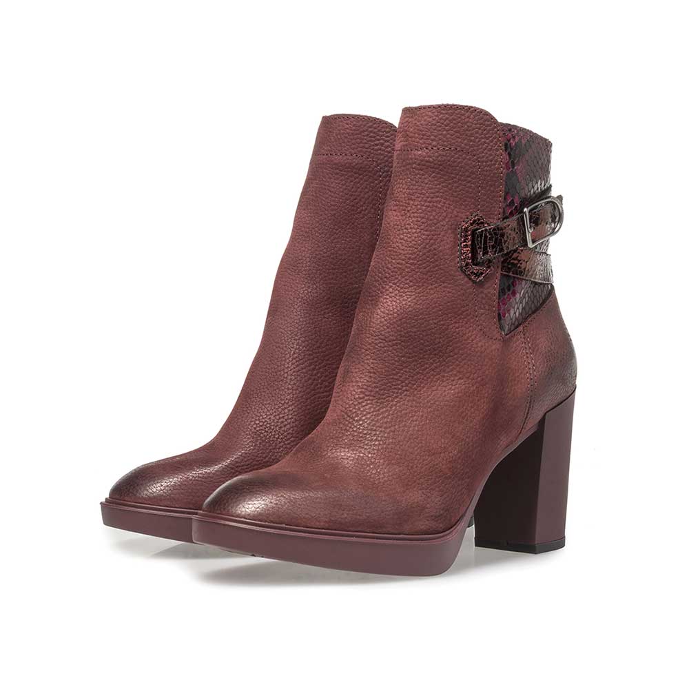 85627/00 - Wijnrode nubuckleren enkellaars met snakeprint 85627/00 - Wijnrode nubuckleren enkellaars met snakeprint